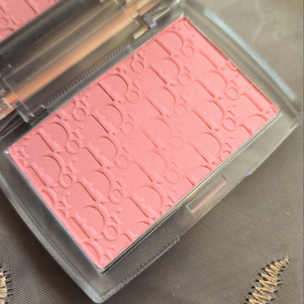 Dior Backstage Rosy Glow - Coral 004 - Picture 3 of 5